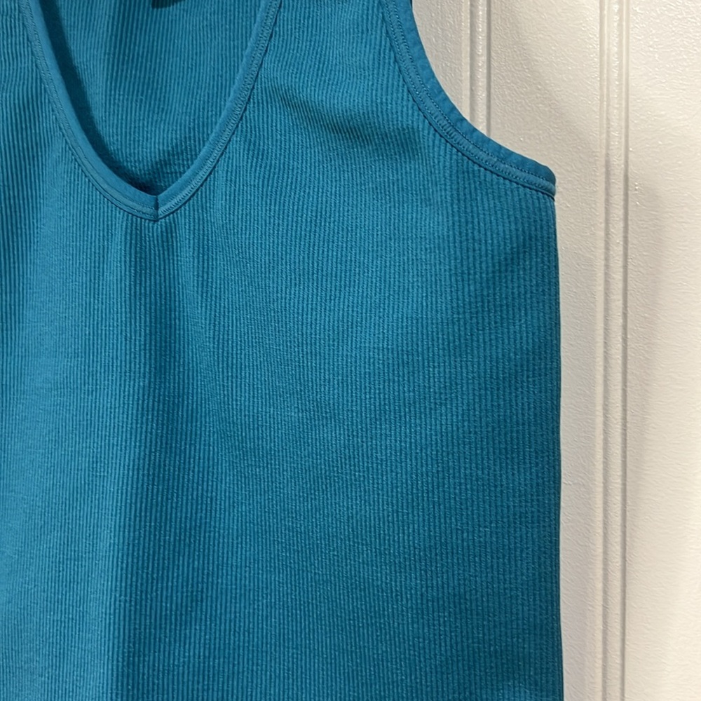 Athleta Aurora Double Lined Ribbed V-Neck Tank Top - Picture 3 of 8